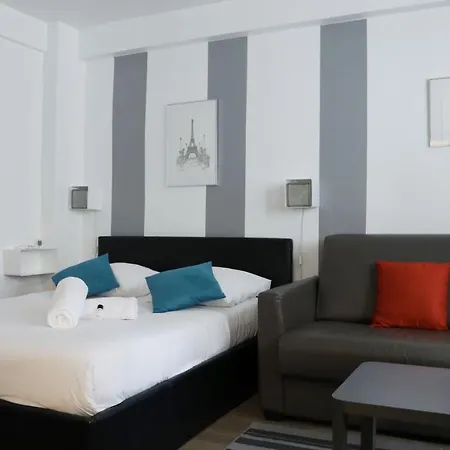Near Arc De Triomphe-champs Elysees Apartment